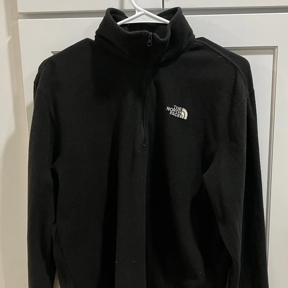 The North Face Men's Black Polyester 1/4 Quarter Zip Jacket Fleece